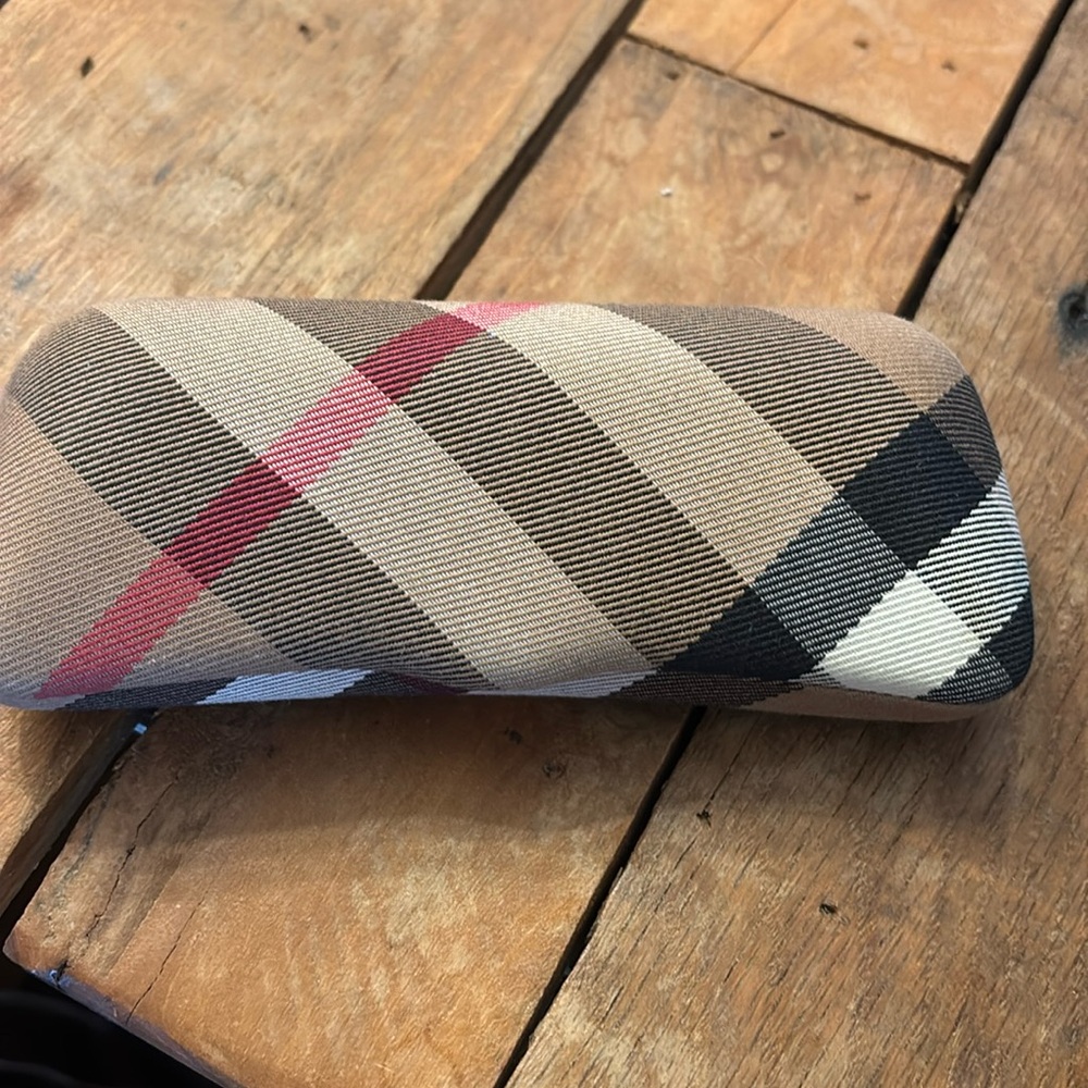 Burberry Classic Nova Check Plaid Hard Clamshell Eyeglass Glasses Case